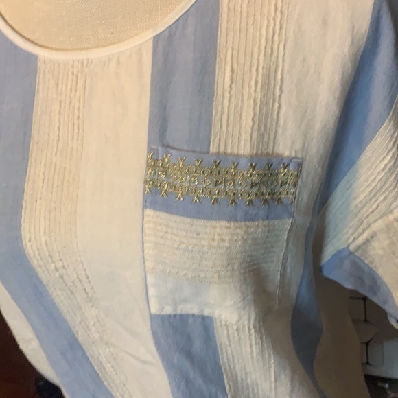 Chico’s Blue & White‎ Top w/Gold Detail Size 1 - Picture 2 of 9